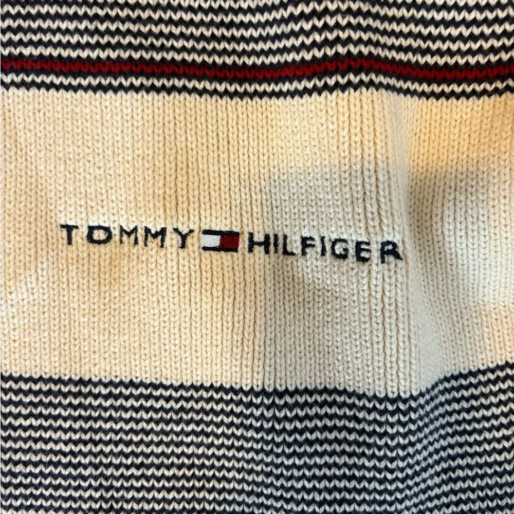 Tommy Hilfiger Navy & Cream Striped Knit Scarf with Logo Embroidery – Unisex